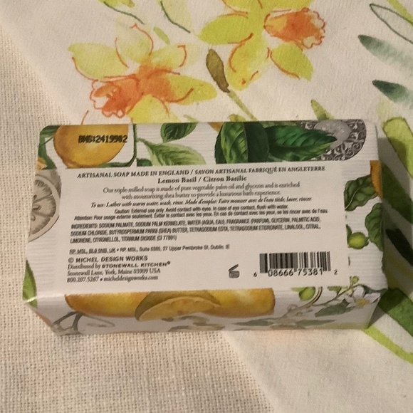 Michele Design Works & Village Candle Bundle w/FREE tea towel -NWT - Picture 6 of 8